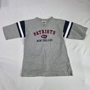 Vintage Lee Sport New England Patriots V-Neck Striped Sleeve Tee Shirt. L